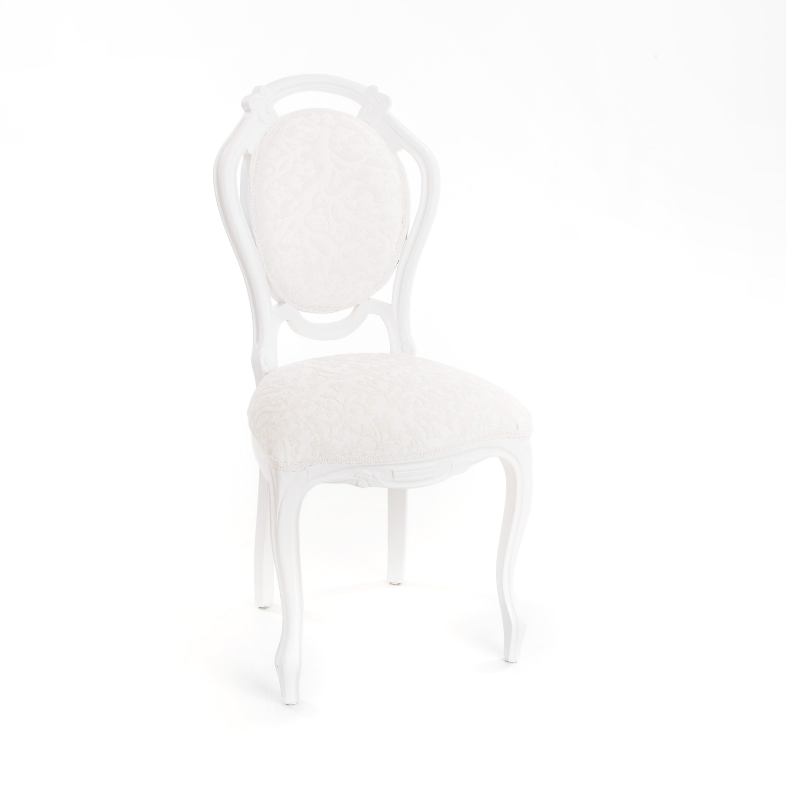 voorzichtig Tonen wit Brocante witte stoel - Feestmateriaalverhuur